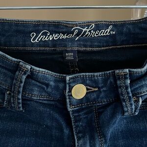 Universal Thread mid rise skinny size 0/25